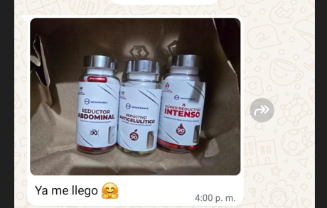 Tres botes recién desempacados, fotografiados por la clienta al recibirlos.